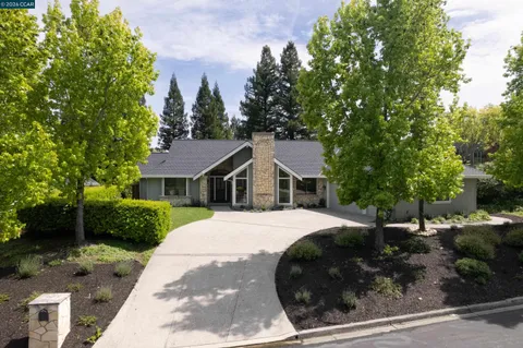 $2,095,000 | 7 Crockett Drive, Moraga, CA 94556