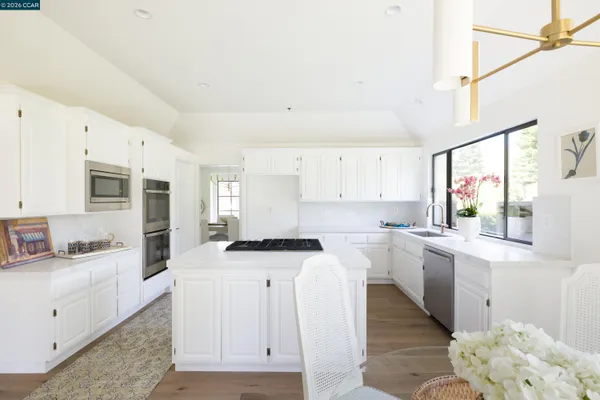 $2,095,000 | 7 Crockett Drive, Moraga, CA 94556