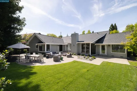 $2,095,000 | 7 Crockett Drive, Moraga, CA 94556