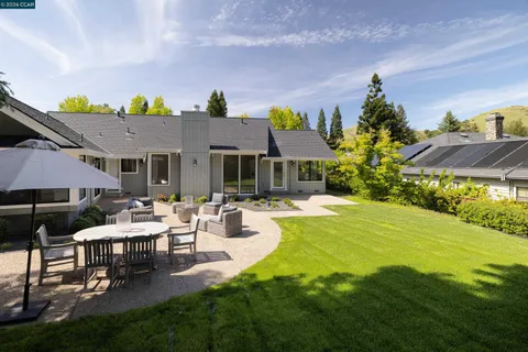 $2,095,000 | 7 Crockett Drive, Moraga, CA 94556