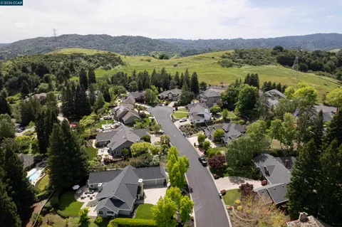 $2,095,000 | 7 Crockett Drive, Moraga, CA 94556