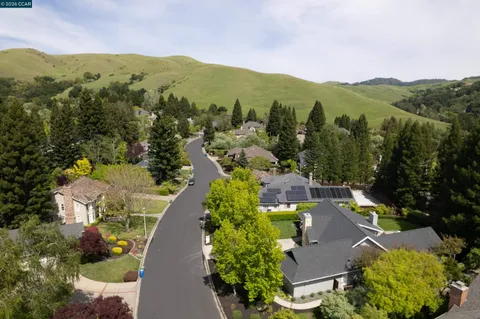 $2,095,000 | 7 Crockett Drive, Moraga, CA 94556