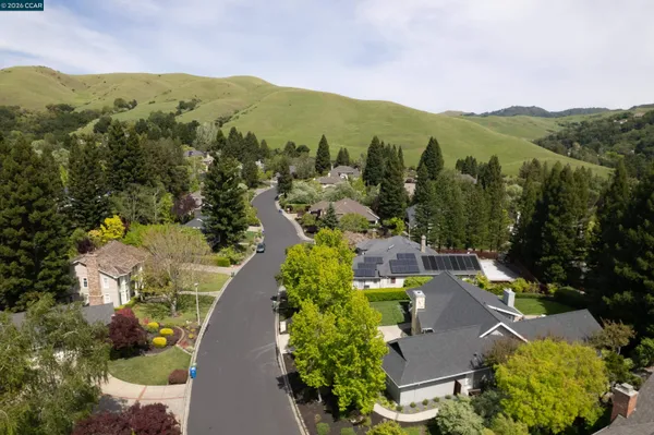 $2,095,000 | 7 Crockett Drive, Moraga, CA 94556