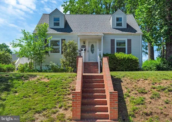 $689,000 | 4038 Poplar Street, Fairfax, VA 22030