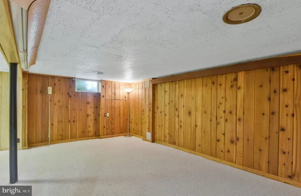 $689,000 | 4038 Poplar Street, Fairfax, VA 22030