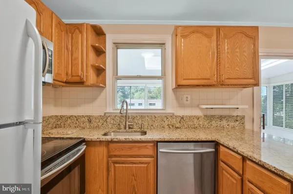 $689,000 | 4038 Poplar Street, Fairfax, VA 22030