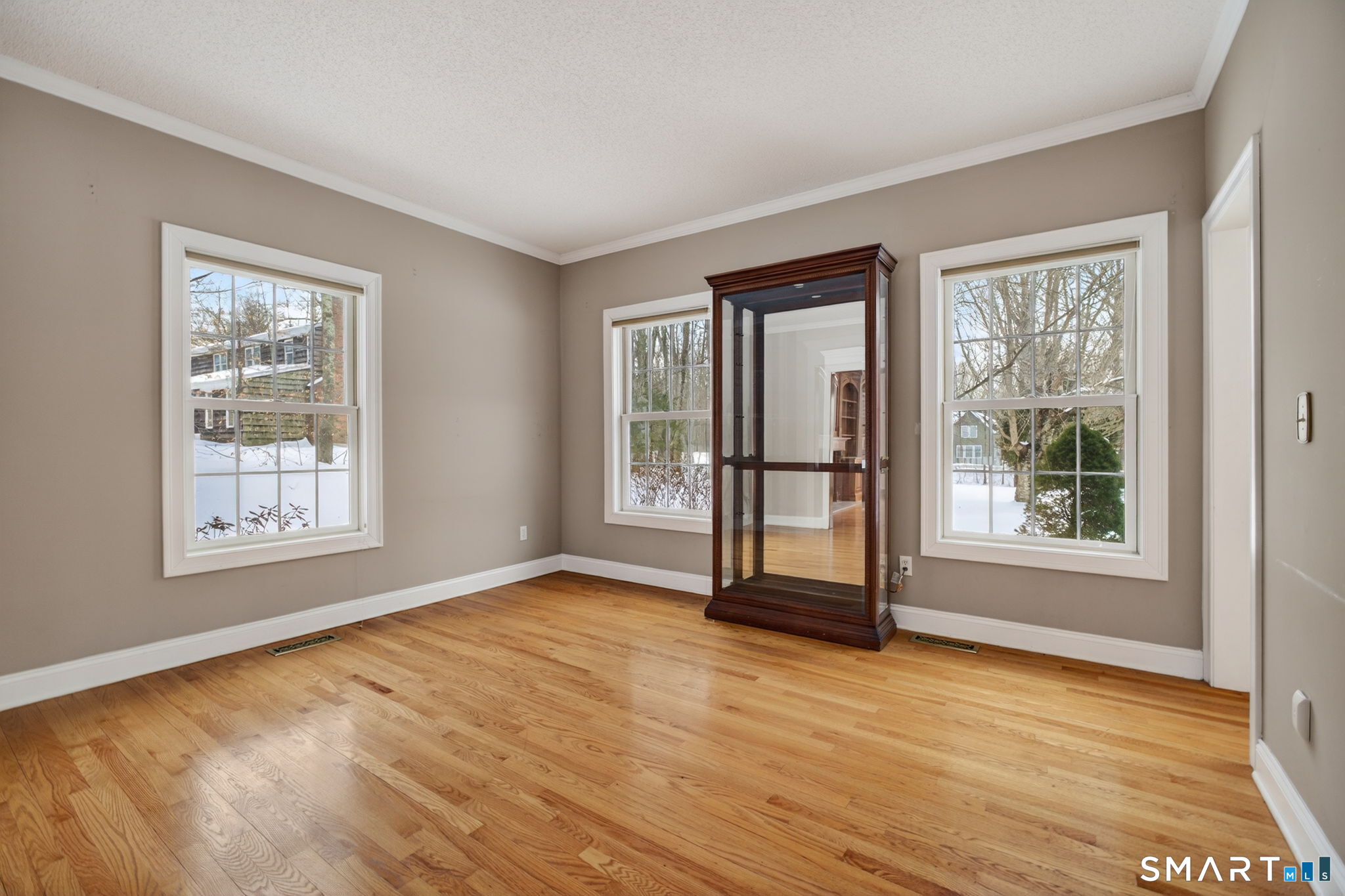 149 Ford Road Woodbridge, CT 06525 - Photo 18 of 41 LVING ROOM