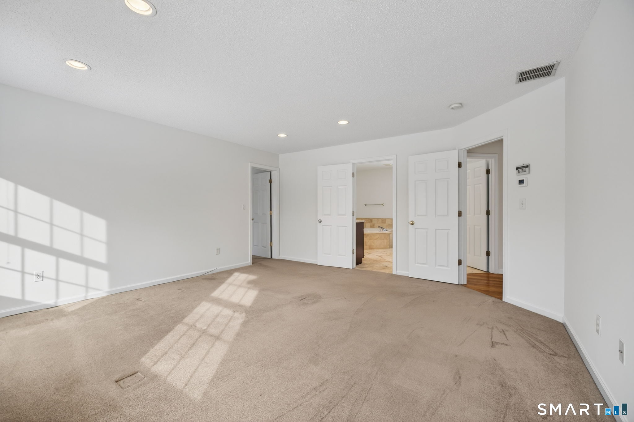 149 Ford Road Woodbridge, CT 06525 - Photo 22 of 41 PRIMARY BEDROOM SUITE