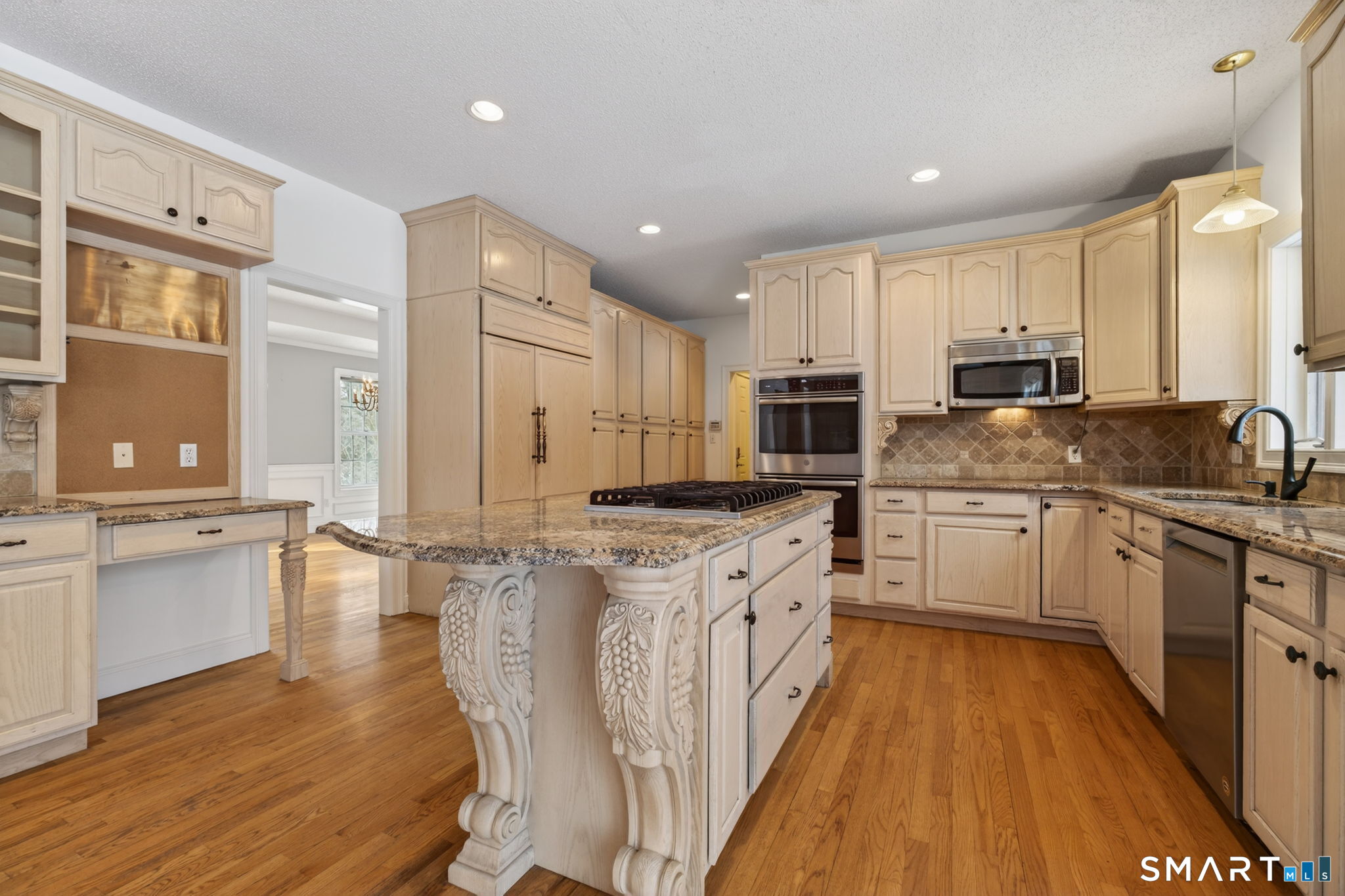 149 Ford Road Woodbridge, CT 06525 - Photo 7 of 41