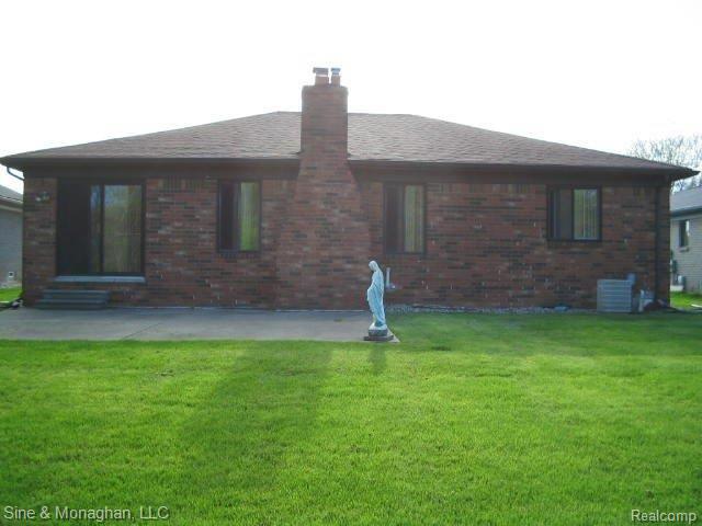 921 Milverton Road Troy, MI 48083 - Photo 11 of 11 Backyard Milverton.JPG