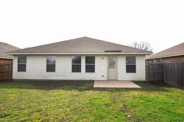 $1,695 | 1421 Queens Brook Lane, Fort Worth, TX 76140