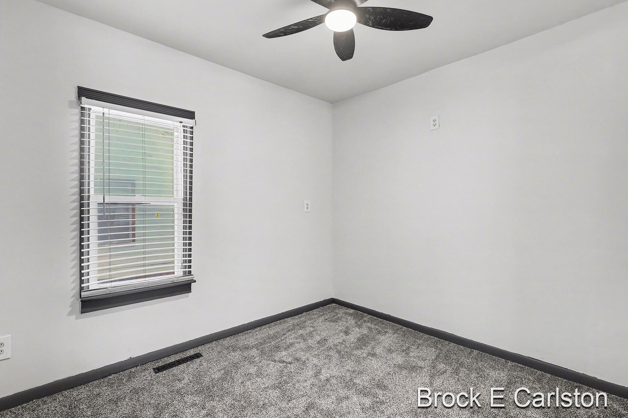 2614 Riordan Street Muskegon, MI 49444 - Photo 17 of 38 QJ1A0687