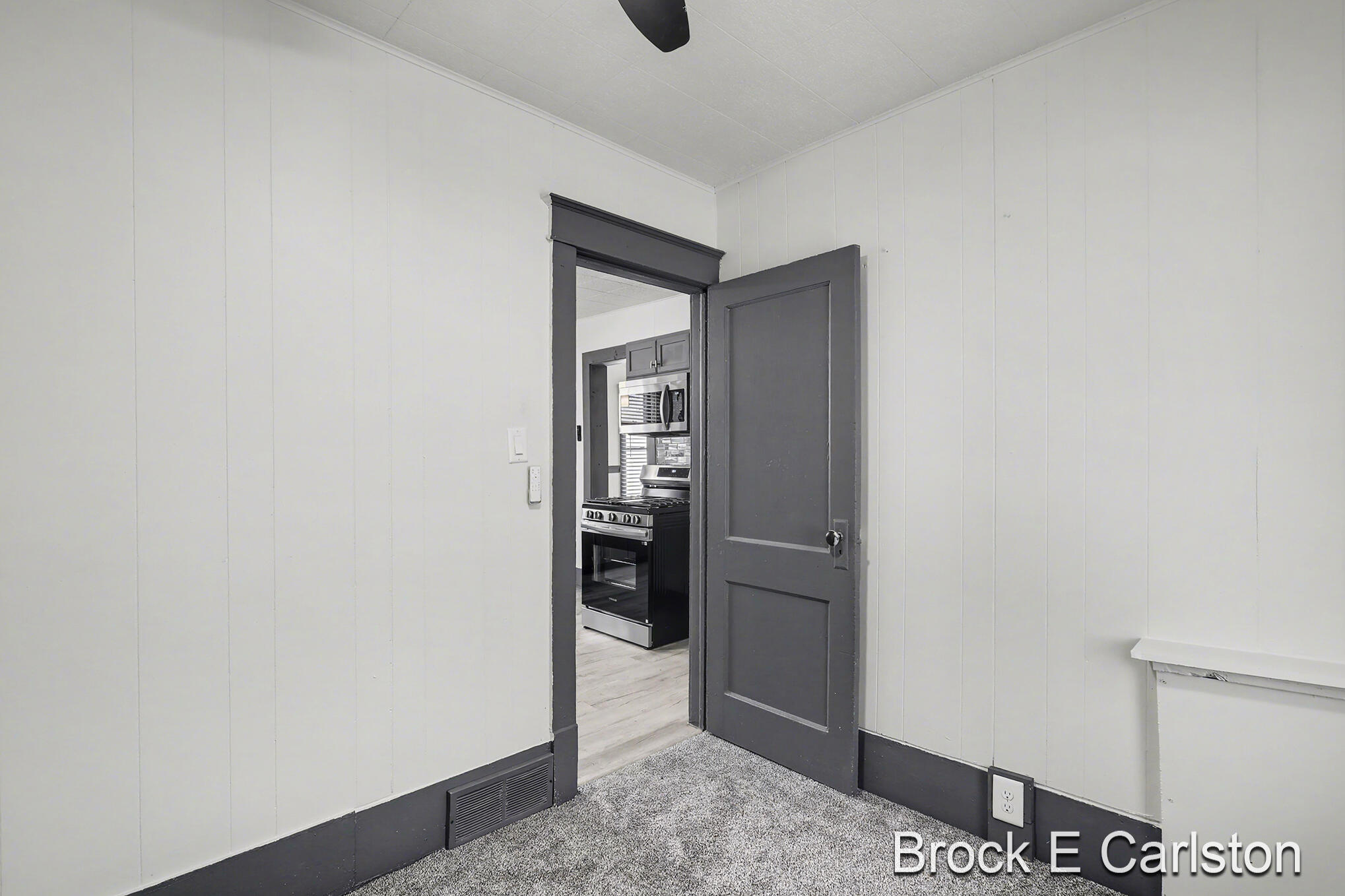 2614 Riordan Street Muskegon, MI 49444 - Photo 18 of 38 QJ1A0682