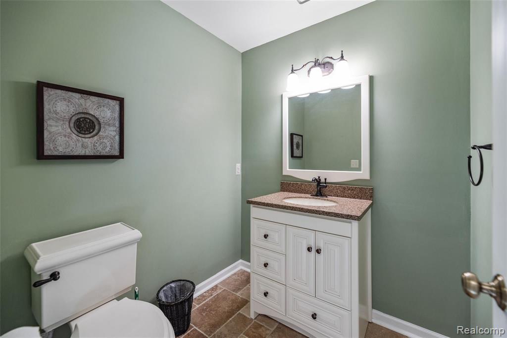 2633 Lambeth Park Rochester Hills, MI 48306 - Photo 23 of 40