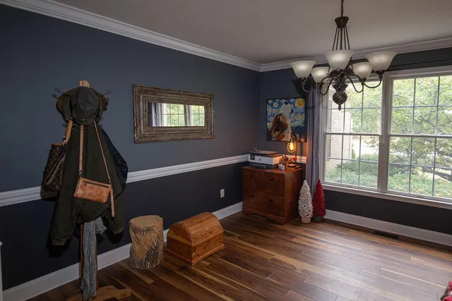 a view of a livingroom with furniture hardwood floor a ceiling fan and a window