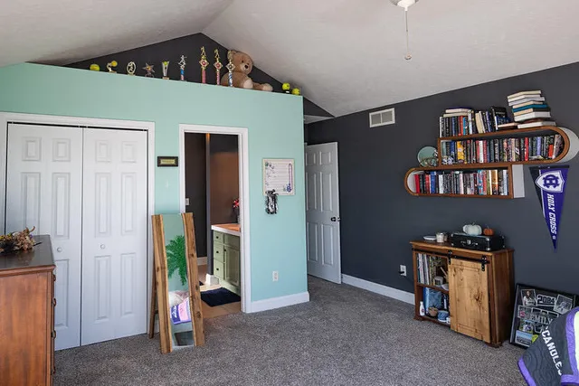 a view of room with workspace