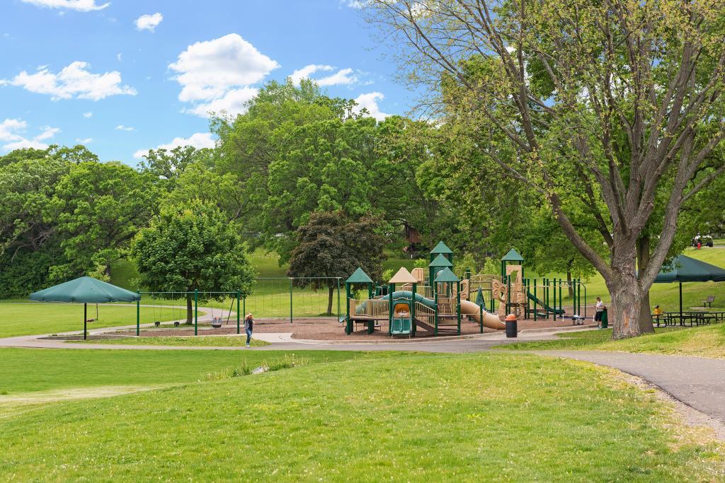 12 Woodland Road West Edina, MN 55424 - Photo 19 of 22 Gallery Image 19