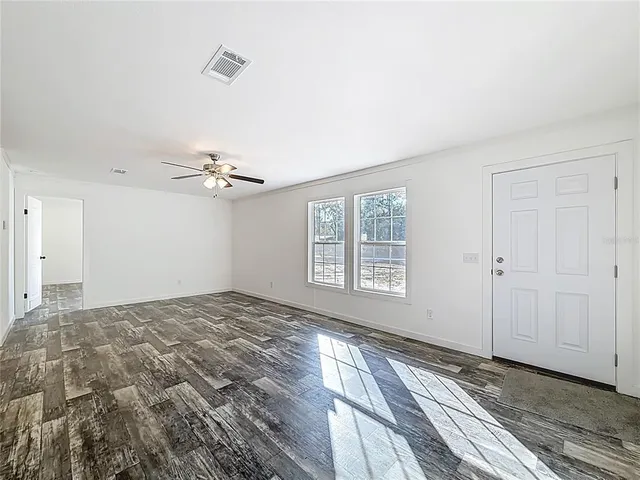 a view of empty room with window