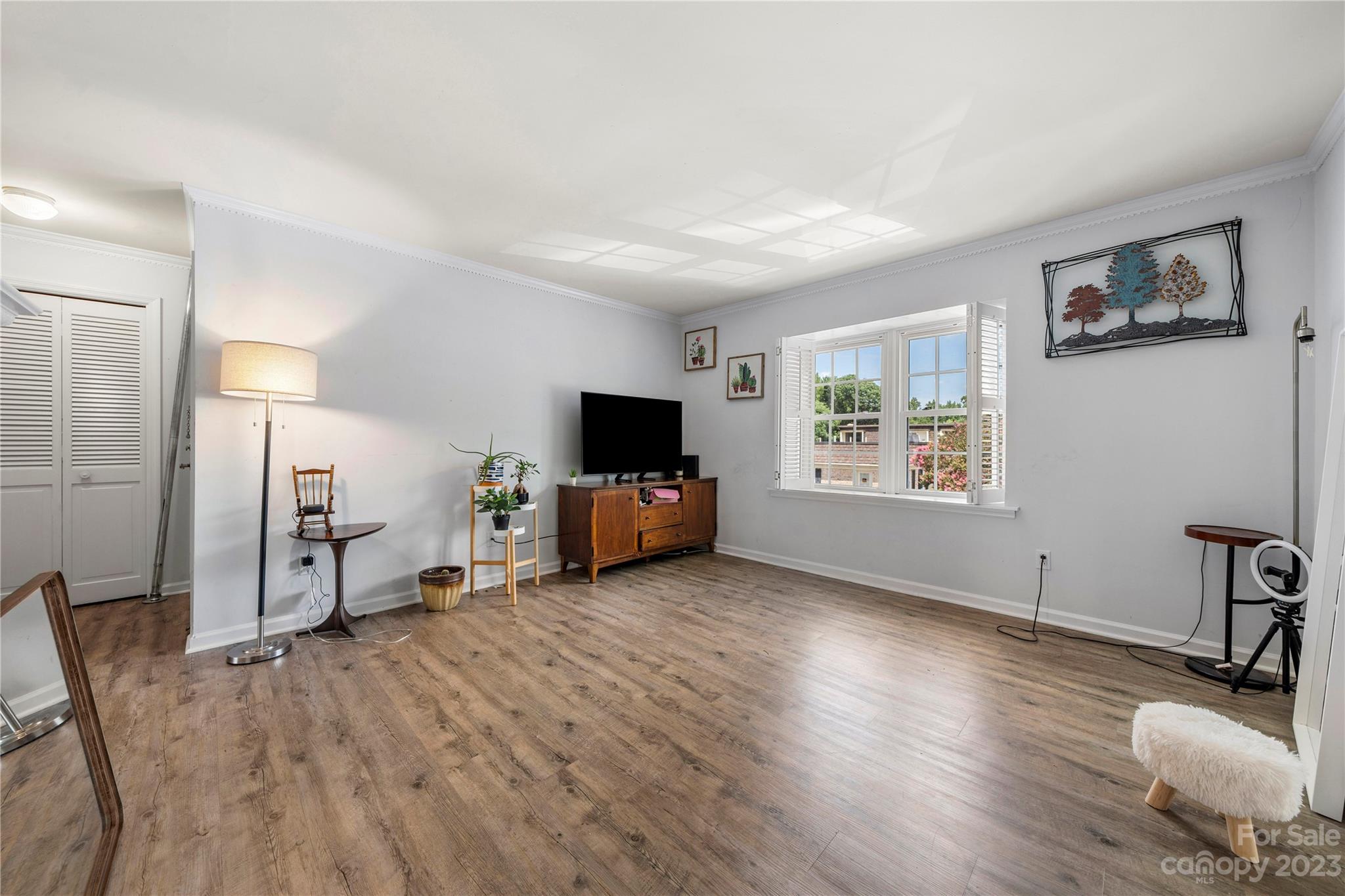 3520 Colony Road, Unit G Charlotte, NC 28211 - Photo 11 of 19 a view of a livingroom with furniture and a flat screen tv