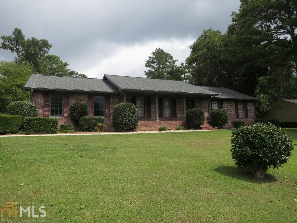 21 London Lane Southeast Rome, GA 30161 - Photo 1 of 1 a front view of a house with a garden