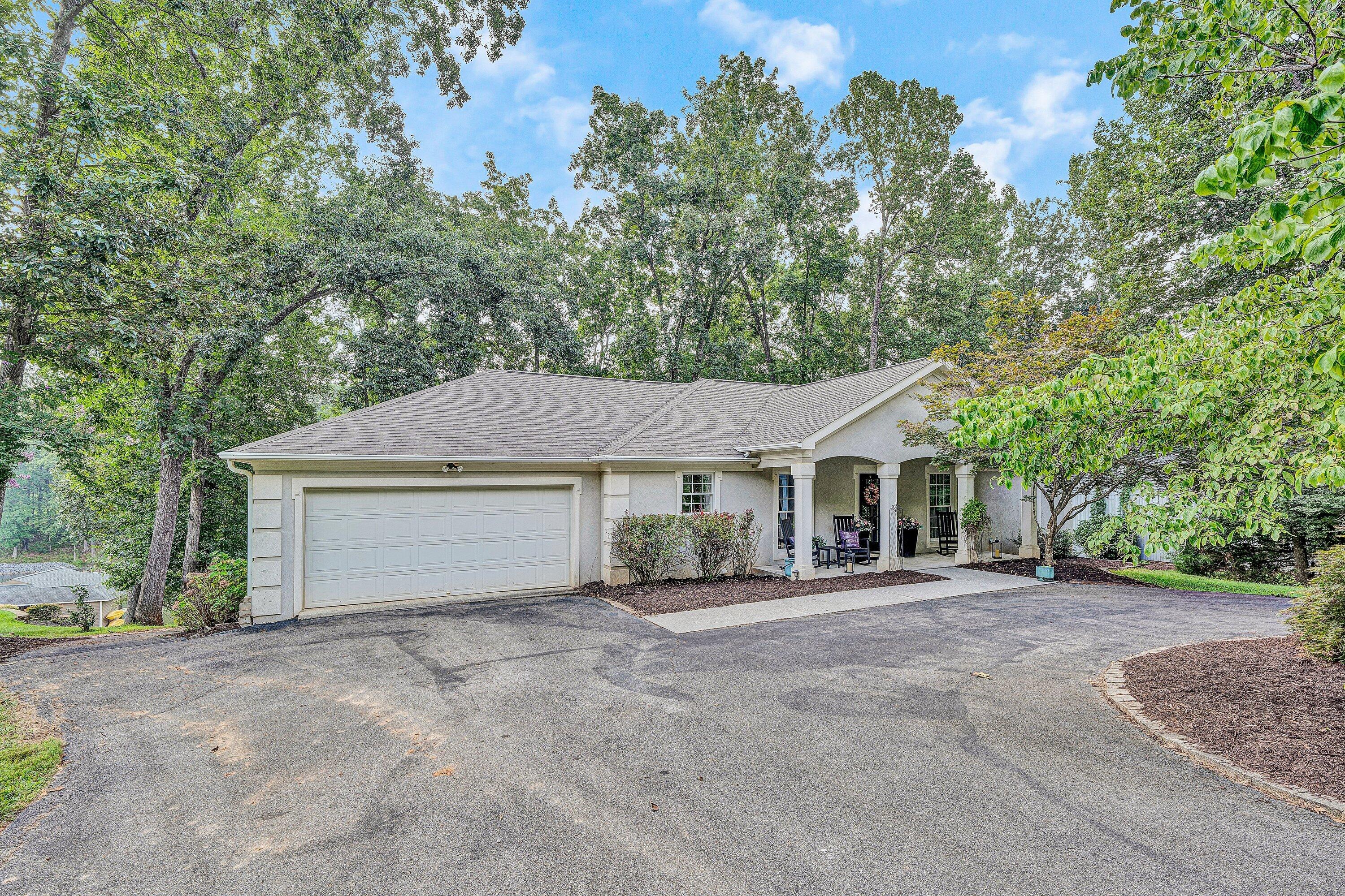290 Woodbrook Road Moneta, VA 24121 - Photo 2 of 40 DSC00040