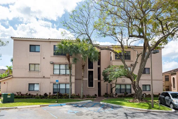 $2,200 | 2906 South University Drive, Unit 10204, Davie, FL 33328