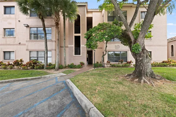 $2,200 | 2906 South University Drive, Unit 10204, Davie, FL 33328