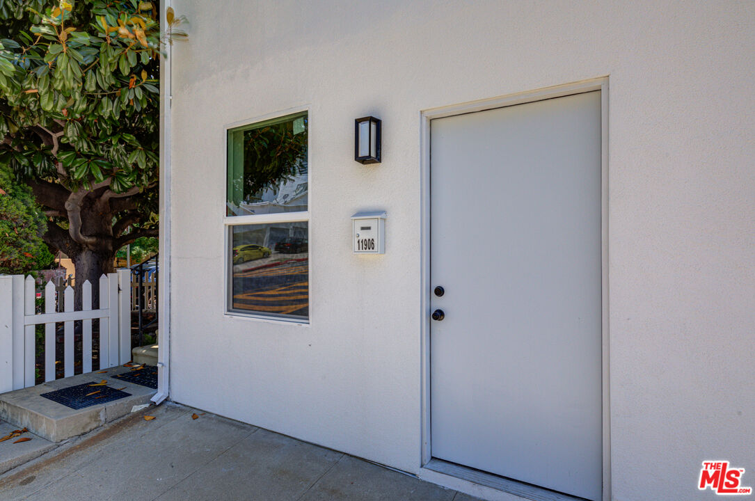 11906 Rochester Avenue Los Angeles, CA 90025 - Photo 12 of 13 a view of a livingroom with an outdoor space