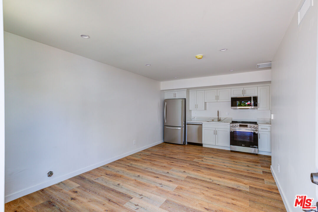 11906 Rochester Avenue Los Angeles, CA 90025 - Photo 4 of 13 a room with a bed and furniture