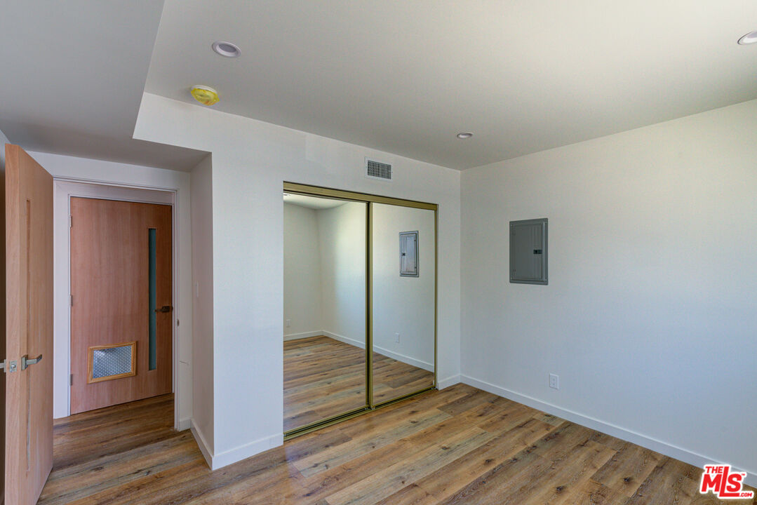11906 Rochester Avenue Los Angeles, CA 90025 - Photo 8 of 13 a view of an empty room