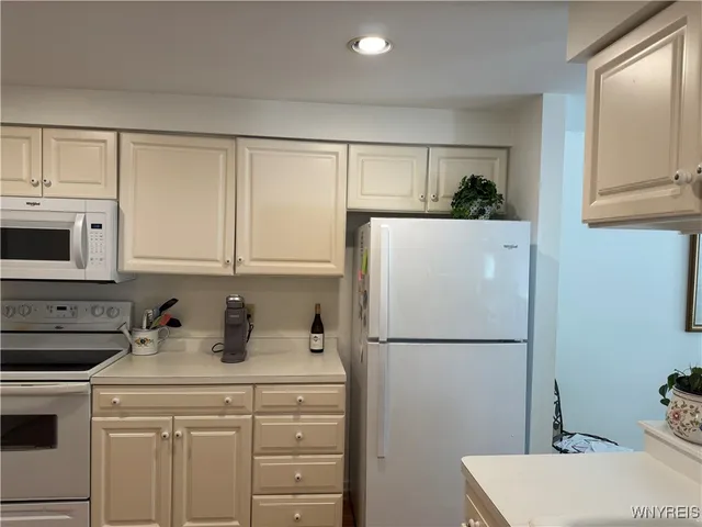 $284,900 | 73 Southwick Drive, Orchard Park, NY 14127