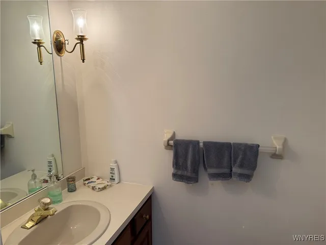 $284,900 | 73 Southwick Drive, Orchard Park, NY 14127