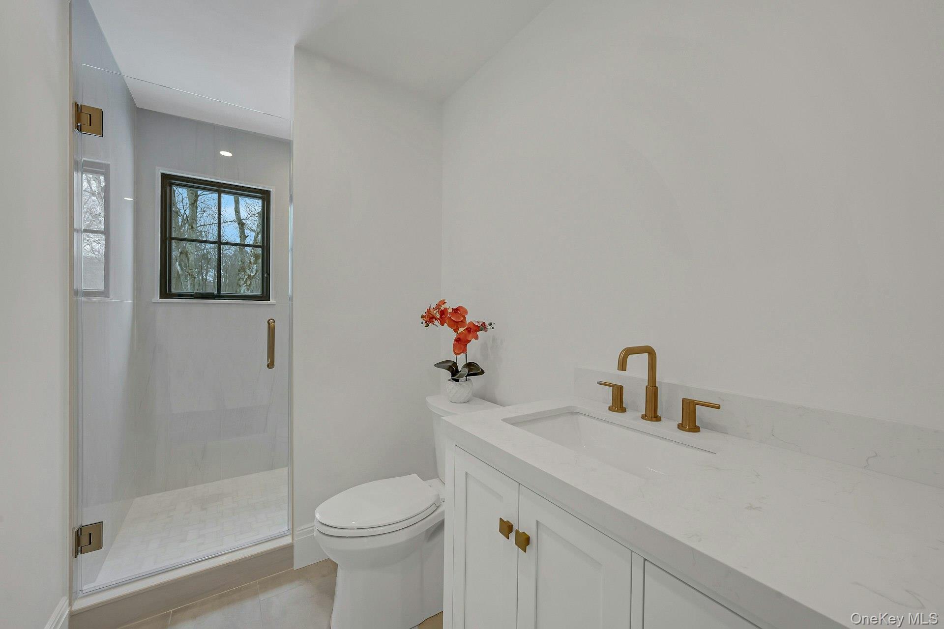 32 Sycamore Road Scarsdale, NY 10583 - Photo 20 of 48 First floor full bathroom