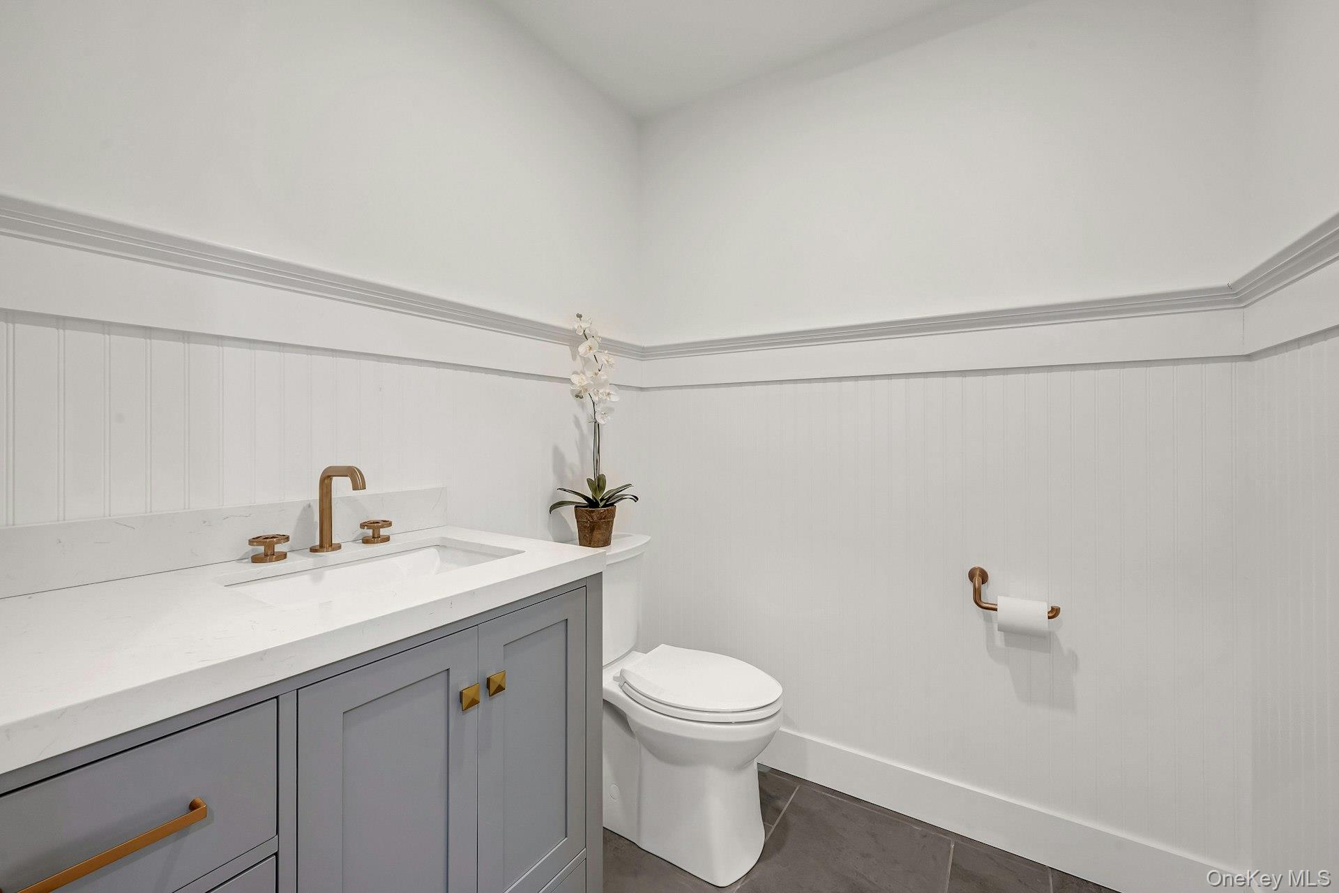 32 Sycamore Road Scarsdale, NY 10583 - Photo 24 of 48 First floor powder room
