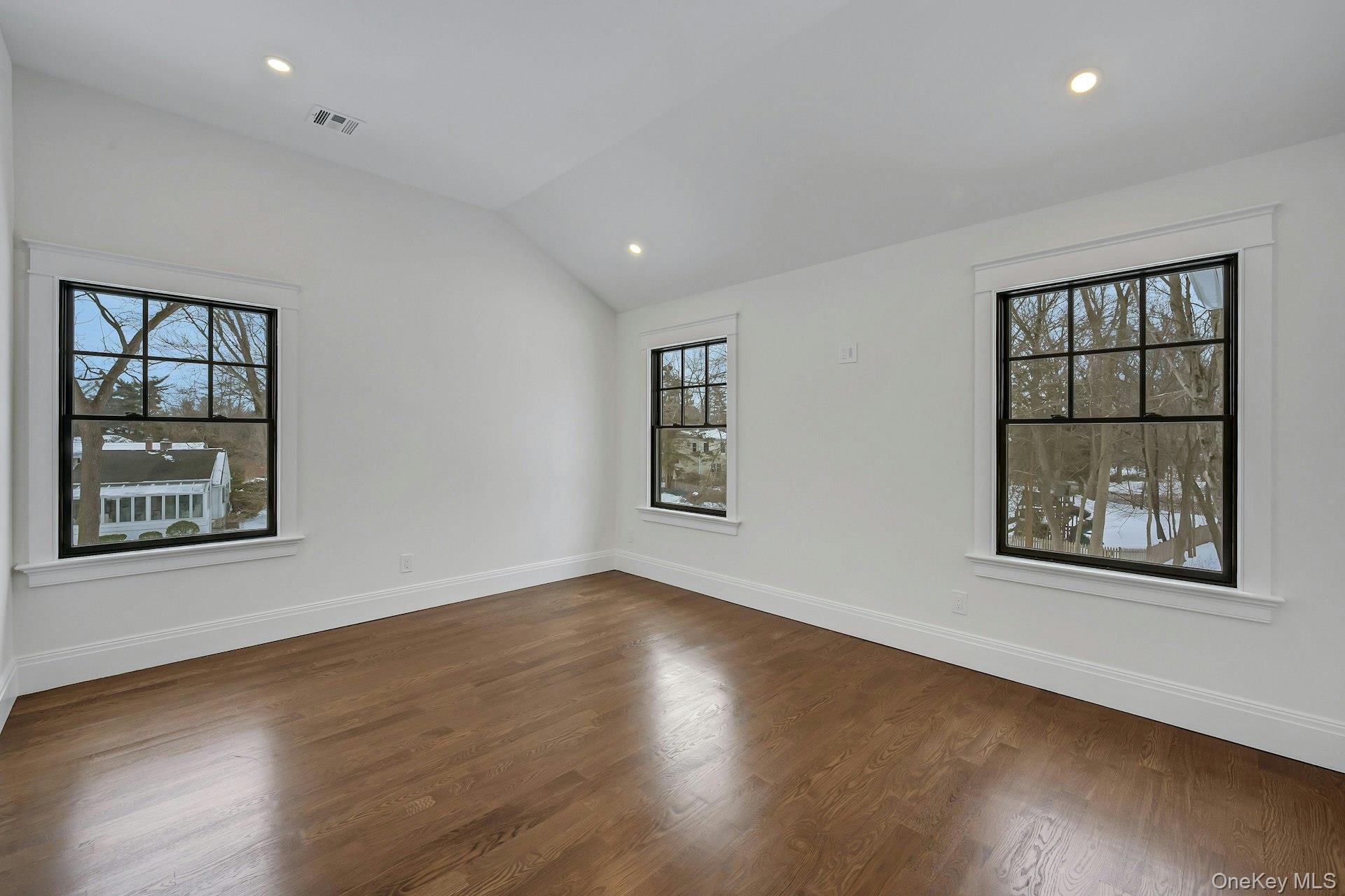 32 Sycamore Road Scarsdale, NY 10583 - Photo 29 of 48 Large Bedroom #2