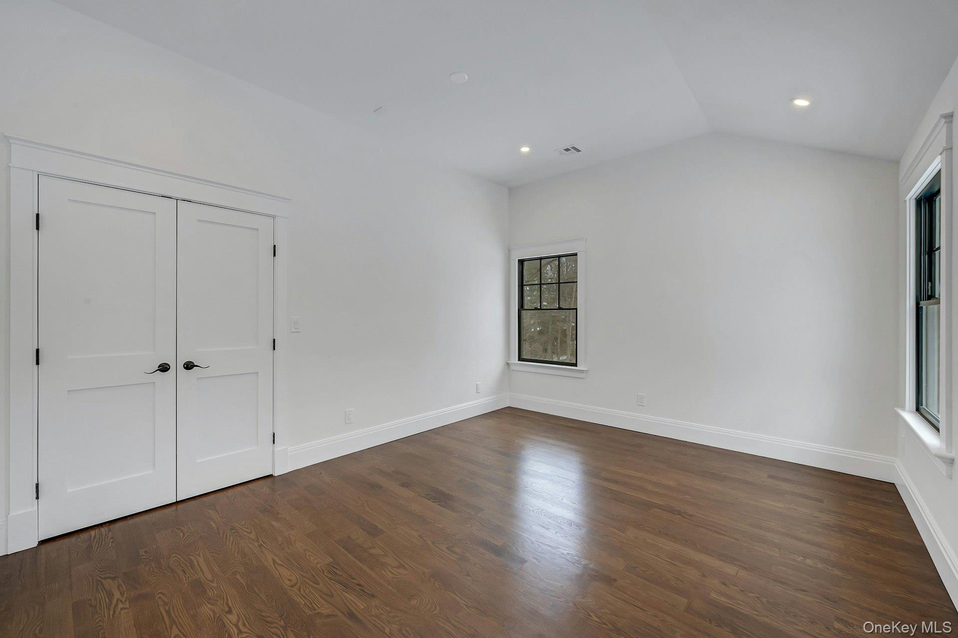 32 Sycamore Road Scarsdale, NY 10583 - Photo 33 of 50 Large bedroom with high ceilings