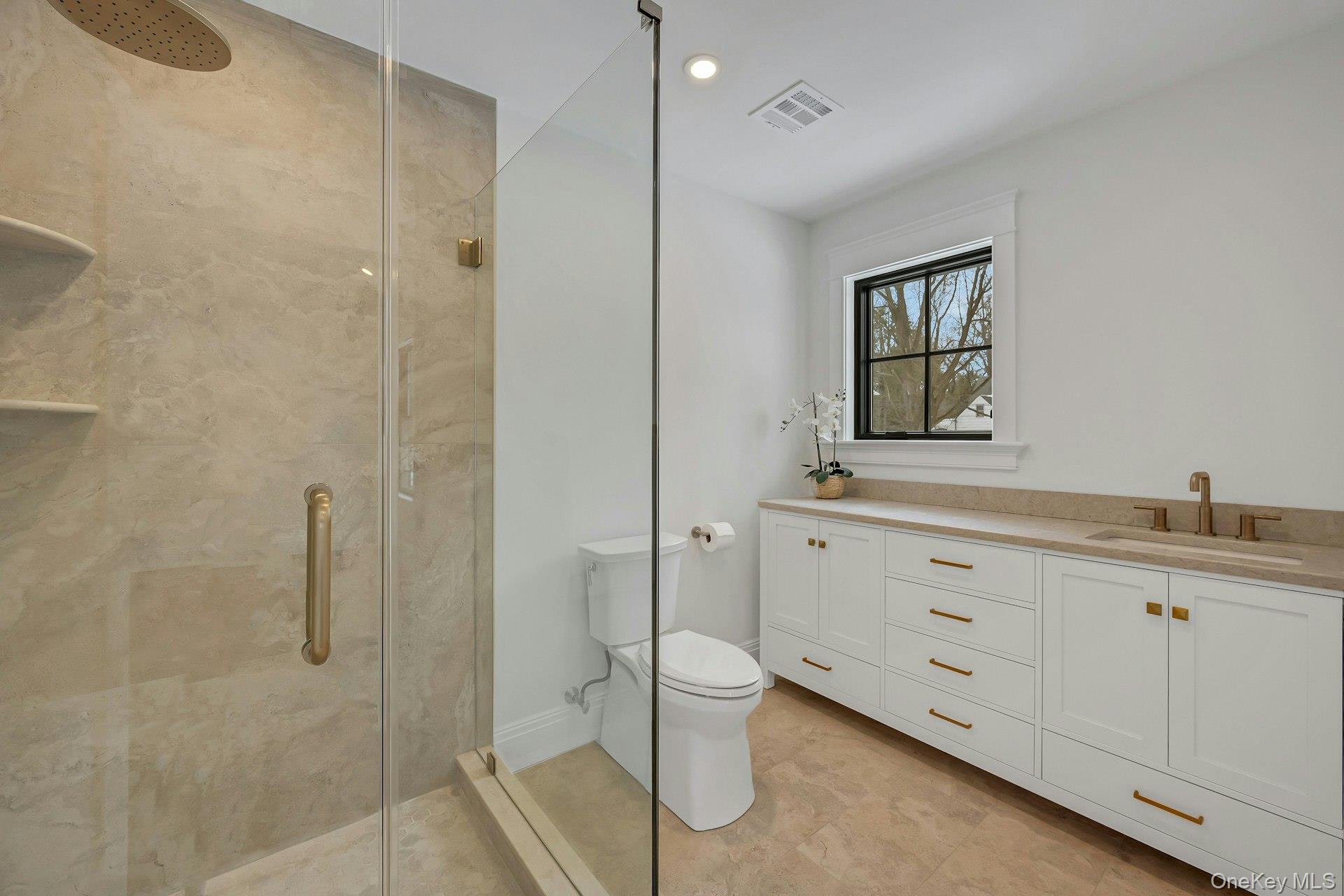 32 Sycamore Road Scarsdale, NY 10583 - Photo 37 of 50 Ensuite bathroom in bedroom