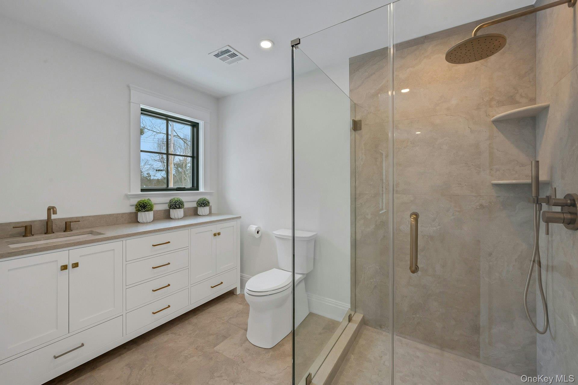 32 Sycamore Road Scarsdale, NY 10583 - Photo 40 of 50 Ensuite second floor bathroom