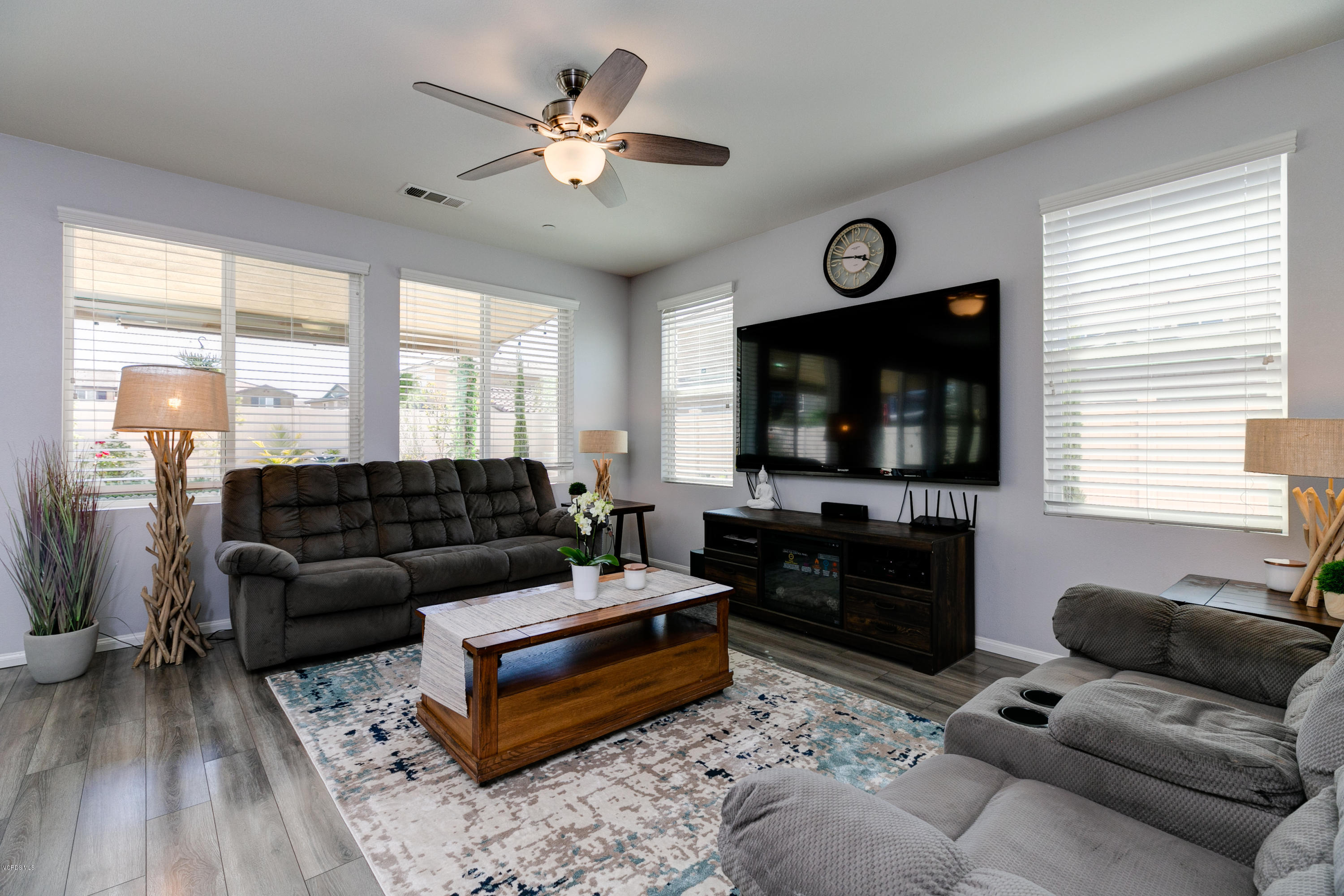 564 Rio Grande Way Oxnard, CA 93036 - Photo 6 of 37 5