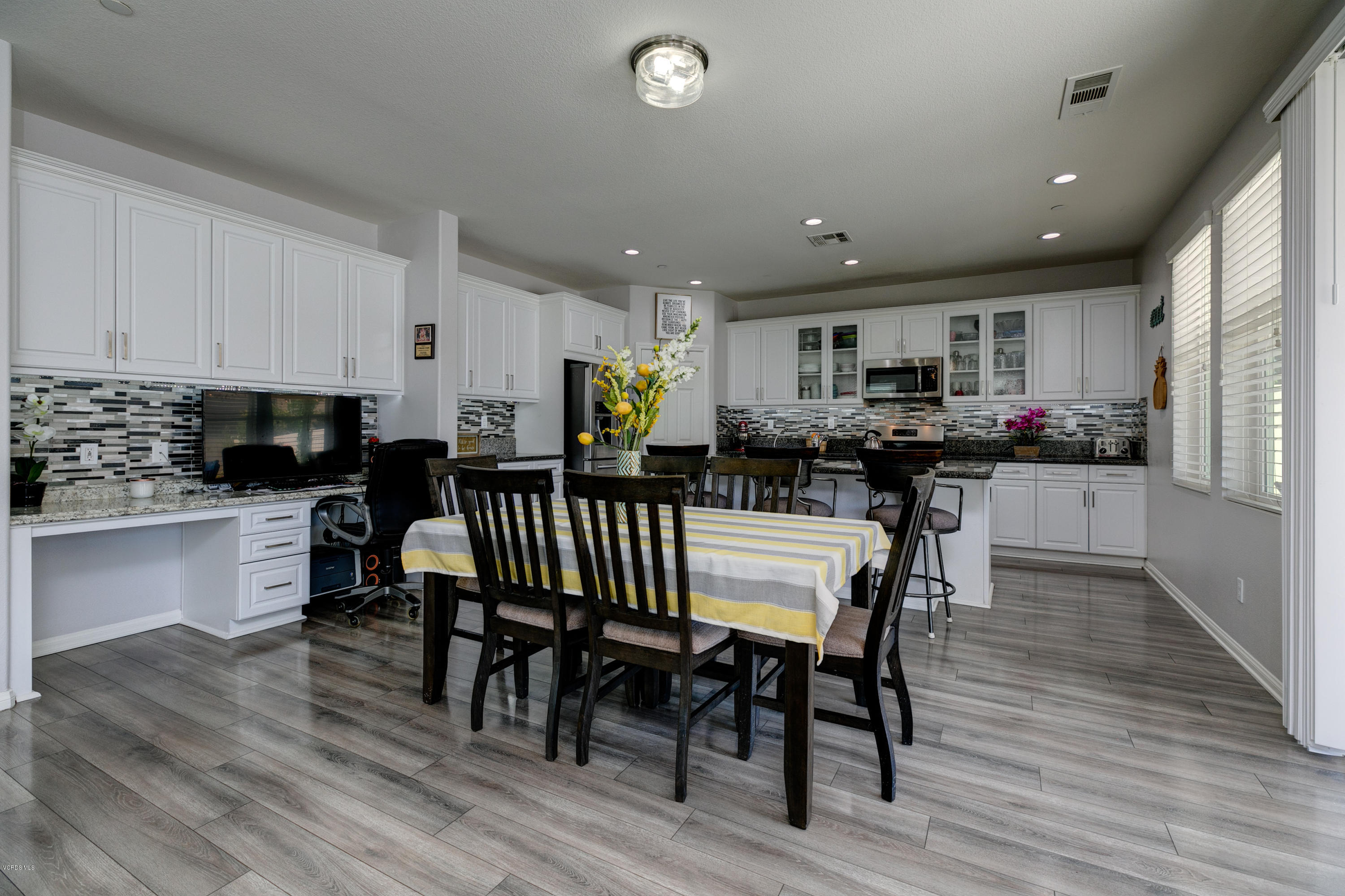 564 Rio Grande Way Oxnard, CA 93036 - Photo 10 of 37 9