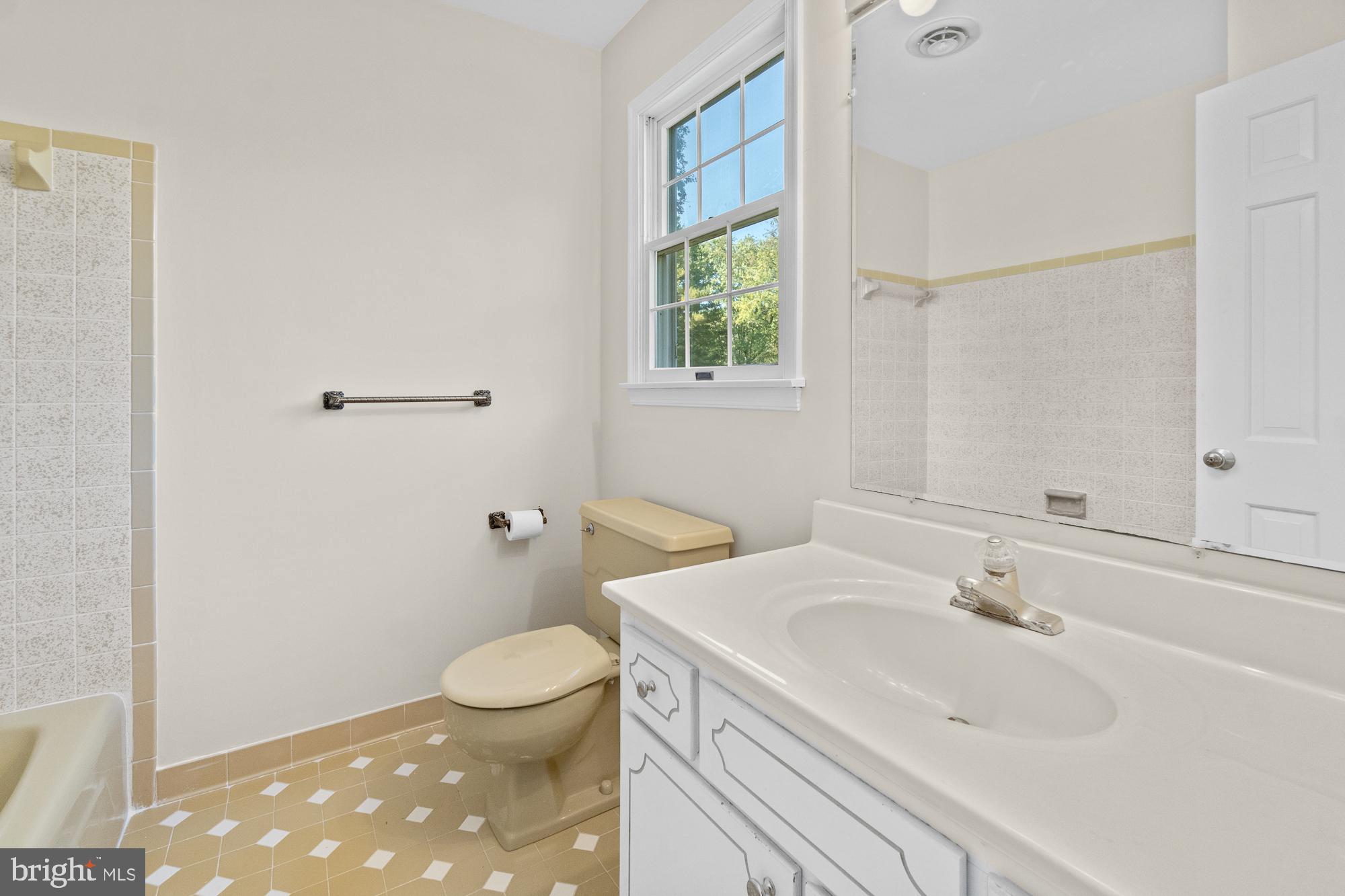 12601 Deoudes Road Boyds, MD 20841 - Photo 50 of 66 Primary bathroom