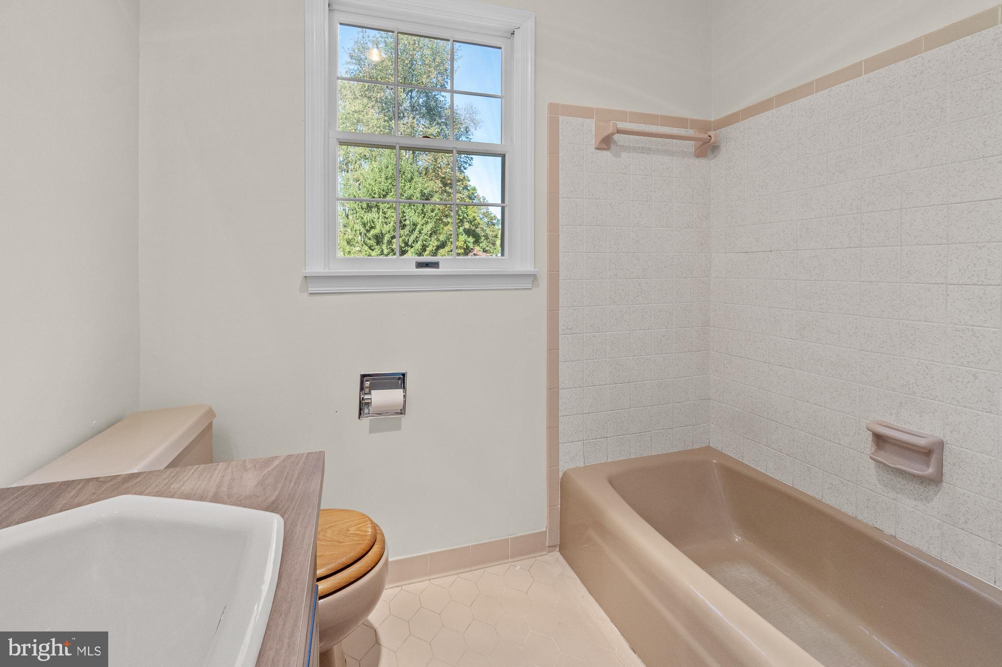 12601 Deoudes Road Boyds, MD 20841 - Photo 55 of 66 Hall full bath upstairs