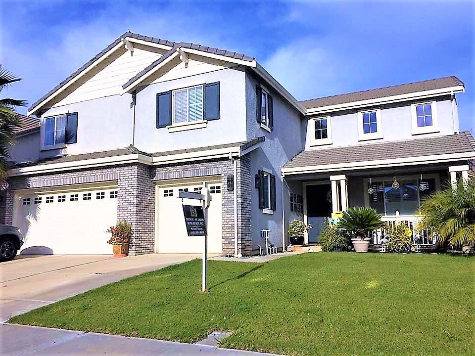 3532 Keystone Loop Discovery Bay, CA 94505 - Photo 1 of 37 a front view of a house with garden