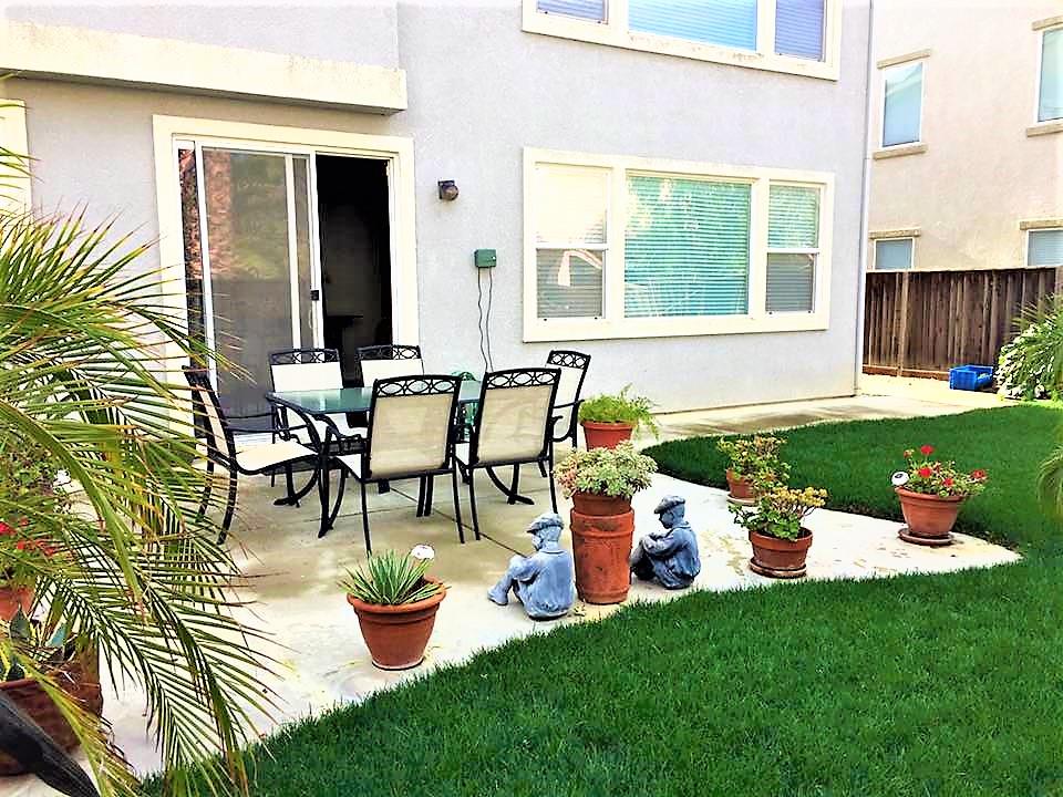 3532 Keystone Loop Discovery Bay, CA 94505 - Photo 32 of 37 a backyard of a house with table and chairs