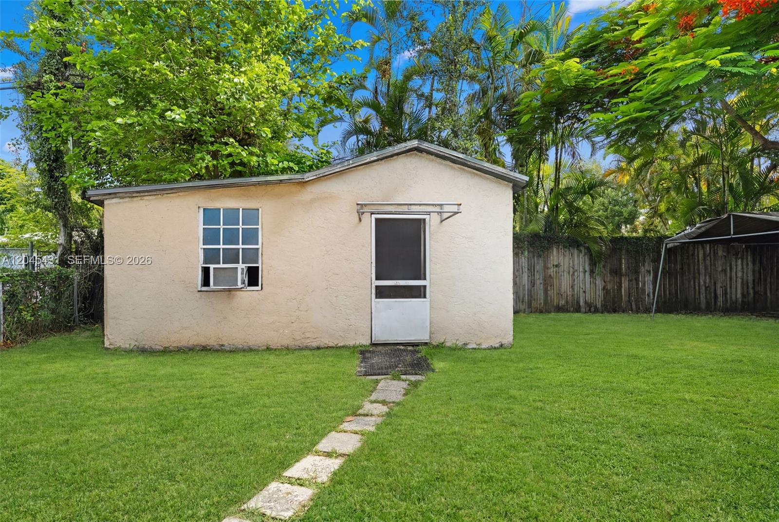 5901 Southwest 62nd Street Miami, FL 33143 - Photo 12 of 21 Small efficiency in Backyard