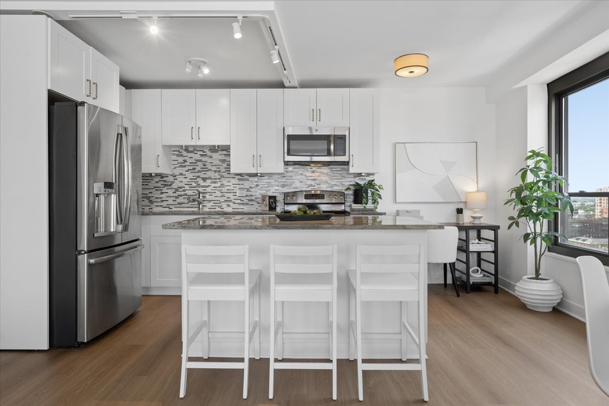 2930 North Sheridan Road, Unit 1507 Chicago, IL 60657 - Photo 10 of 34 Gallery Image 10