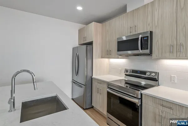 $2,750 | 35 Jefferson Avenue, Unit 304, Westwood, NJ 07675