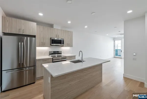 $2,750 | 35 Jefferson Avenue, Unit 304, Westwood, NJ 07675