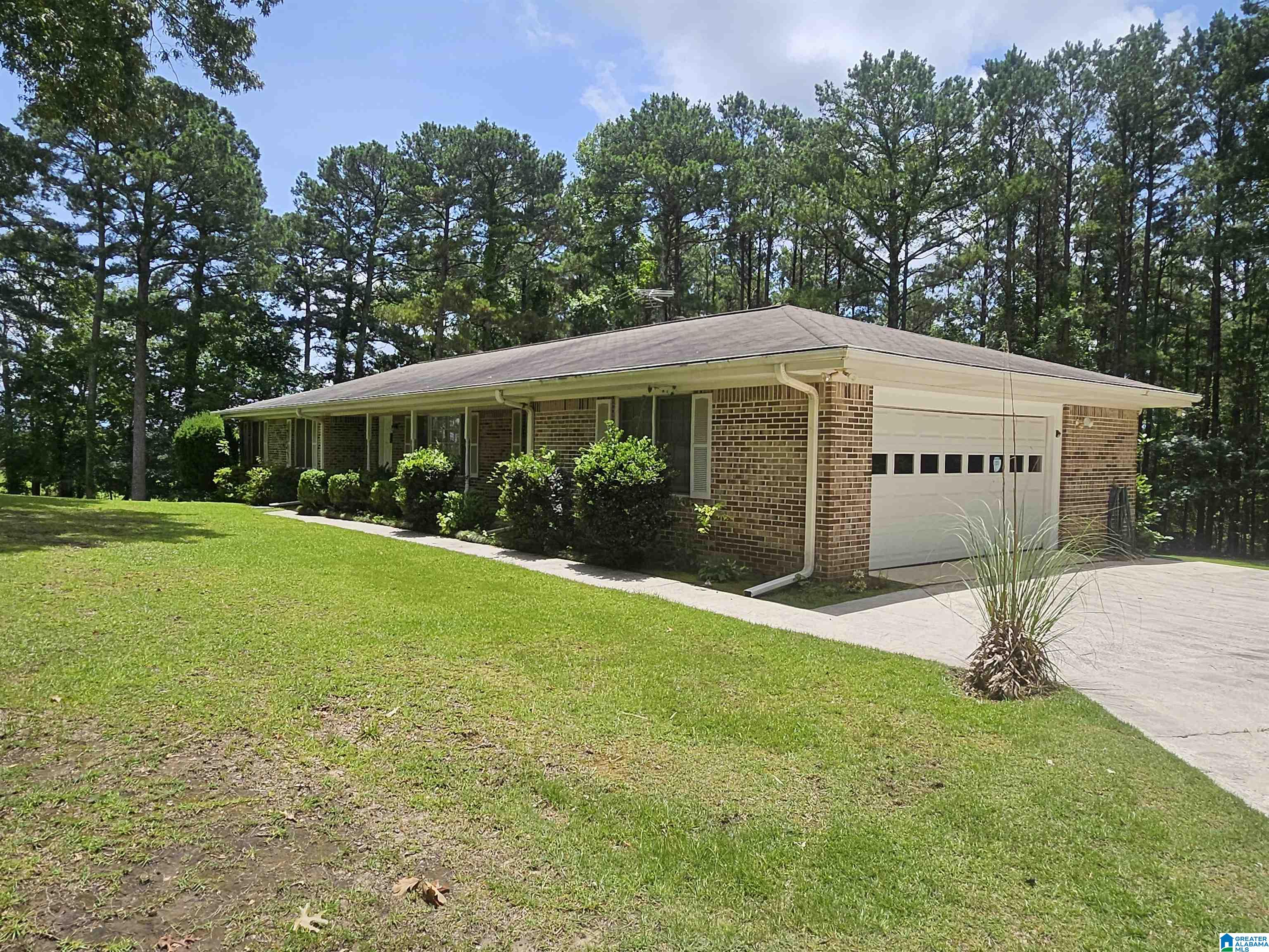 1120 Ridge Trail Warrior, AL 35180 - Photo 1 of 20