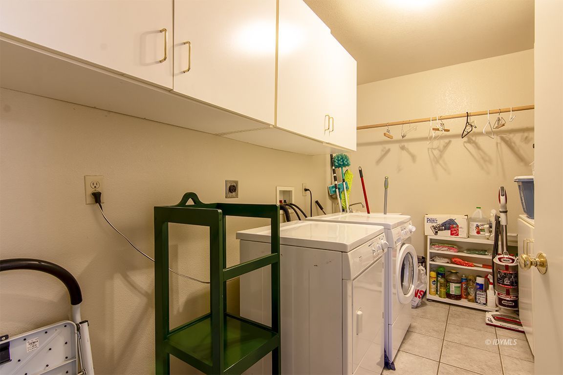 24625 Baldy Road Idyllwild, CA 92549 - Photo 29 of 80 a utility room with dryer and washer